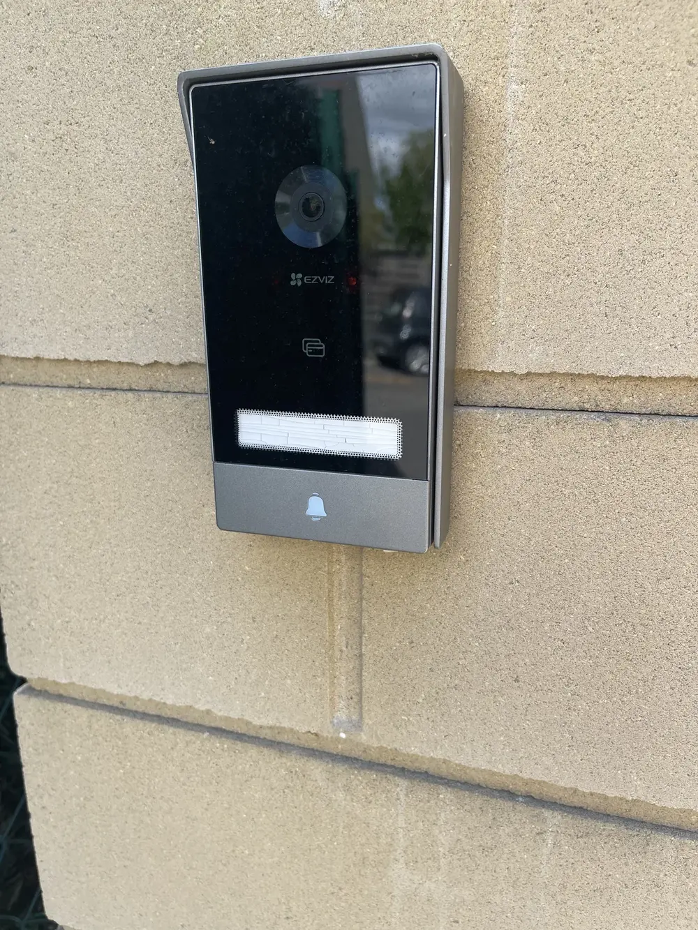 Visiophone extérieur installé par VOLTÉNYS pour le contrôle des accès